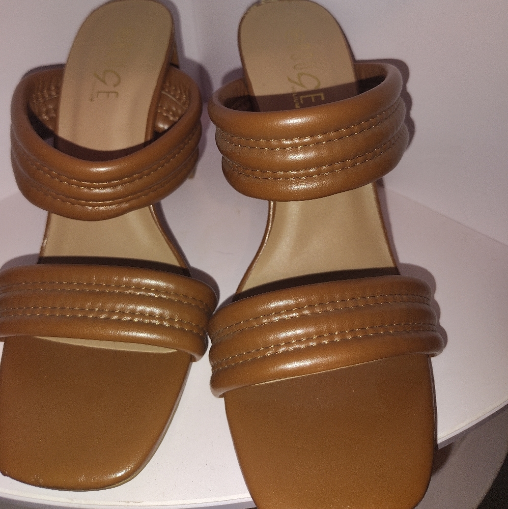 Rouge Helium Tan Sandals with Smooth Finish